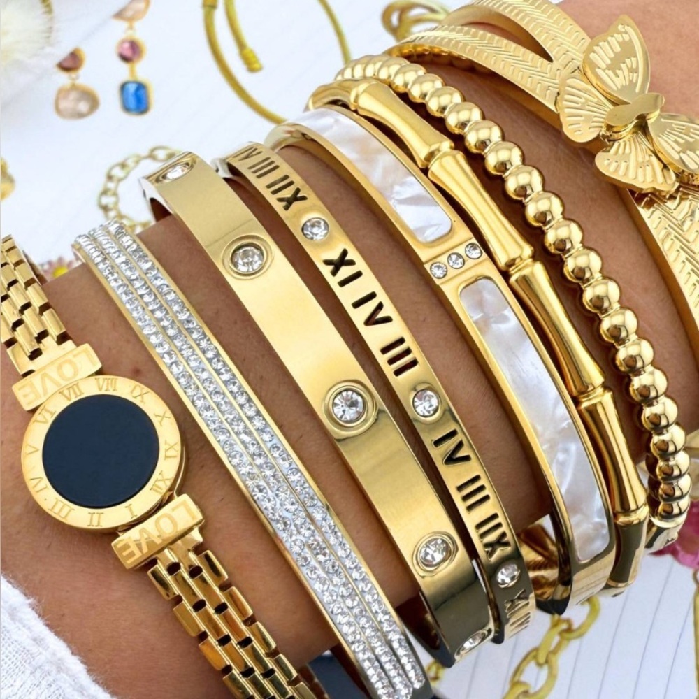 Elegant 18k Gold Plated Bangle Bracelet with Cubic Zirconia